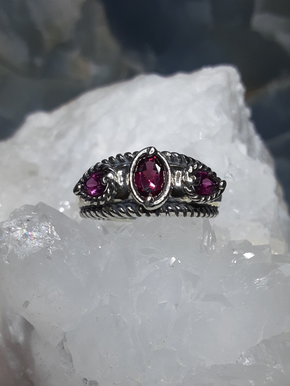 925 Rhodolite Garnet Ring - Picture 4 of 5